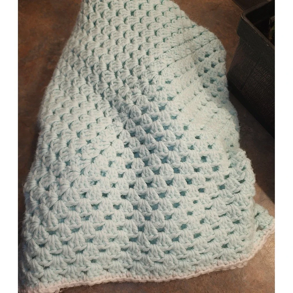Handmade Crochet Baby Blanket Mint Green Clamshell White Edge ~ 42x42